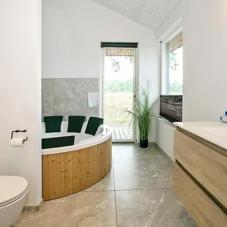 Nyaraló 12 Person In Millinge