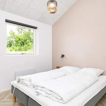 12 Person In Nyaraló Millinge