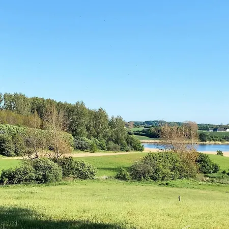 12 Person In Nyaraló Millinge