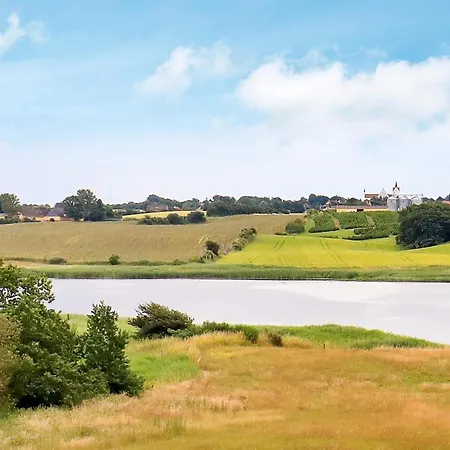 Nyaraló 12 Person In Millinge